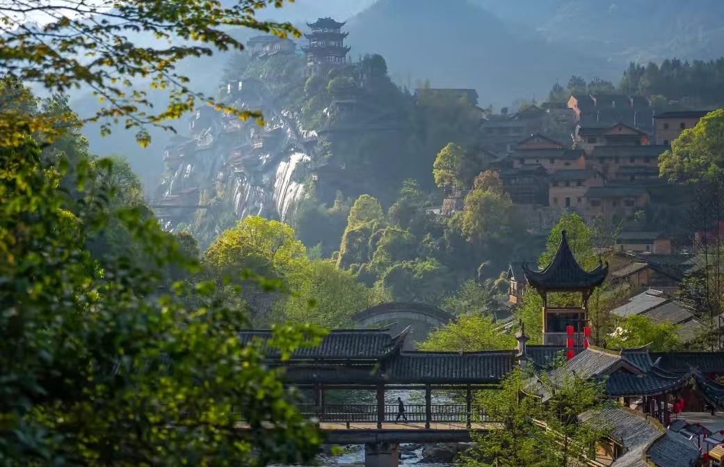 點(diǎn)贊！廣信區(qū)望仙谷景區(qū)入選2024年“風(fēng)景獨(dú)好”旅游名景區(qū)...